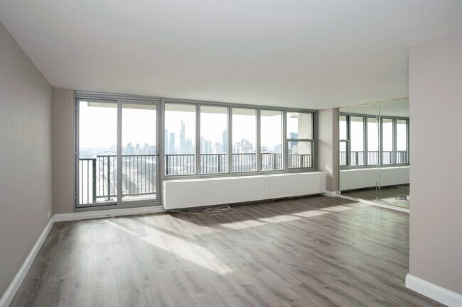 Building Photo - 400 E Randolph St