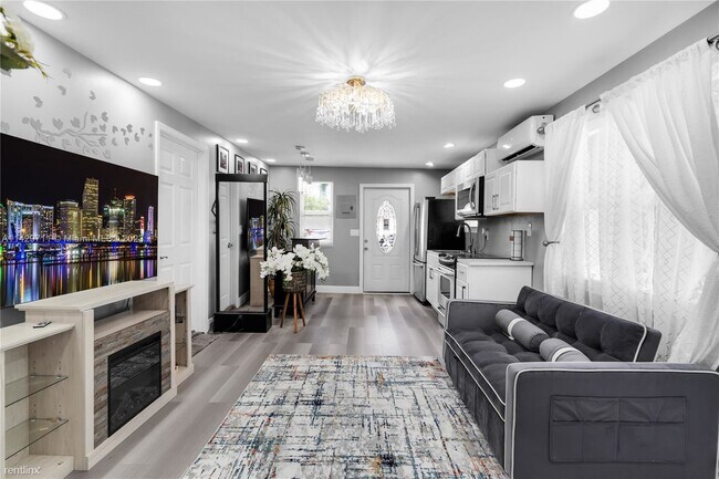Foto del edificio - 2 br, 1 bath House - 6139 Johnson St