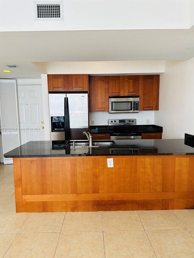 Foto del edificio - 4100 Salzedo St