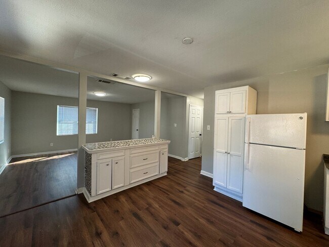 Building Photo - Half off the first Full Months rent! Updat...