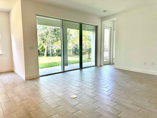 Building Photo - 30092 Island Club Dr