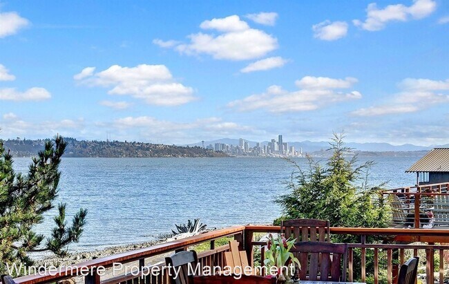 Foto del edificio - 10989 Rolling Bay Walk NE