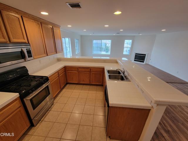 Building Photo - 916 Catamaran St