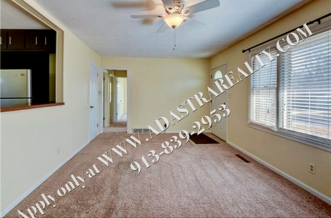 Foto del edificio - Cute 3 Bed 1 Bath Ranch in Raytown-Availab...