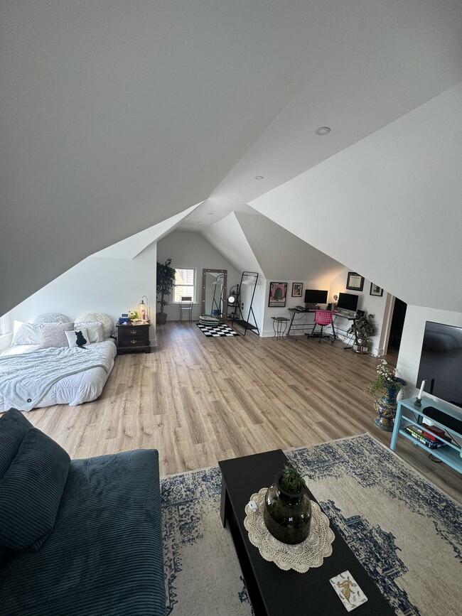 Building Photo - 1683 Eddington Rd