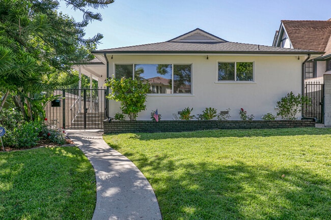 Building Photo - 1061 E Santa Anita Ave