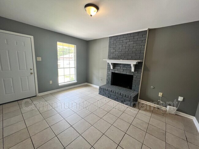 Building Photo - 7121 Meadow Park Ave