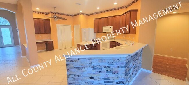 Building Photo - Lexington Oaks Pool Home with a View!
