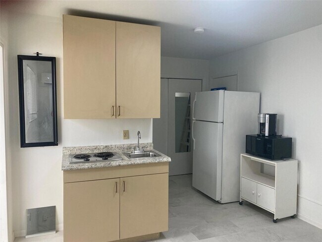 Building Photo - 4440 Bougainvilla Dr