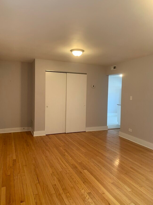 Foto del edificio - 6140 N Richmond St