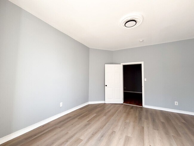 Building Photo - 478 S 15th St