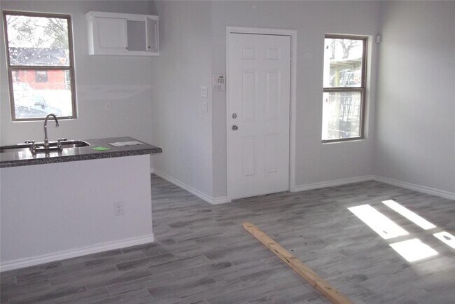 Foto del edificio - 4629 Sunflower St