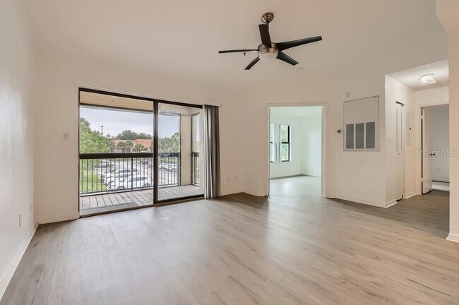 Foto del edificio - 4002 Crockers Lake Blvd