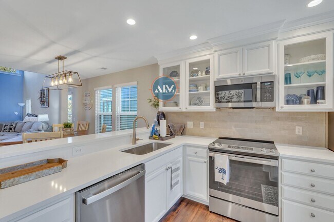 Building Photo - Beautiful 4 Bedroom Townhouse at Old Stone...