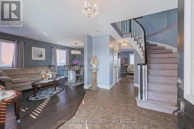 Building Photo - 242 Mapleton Ave