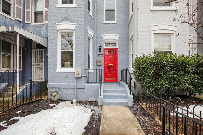 Foto del edificio - wonderful 3BR 1.5 Bath in the H st Corridor
