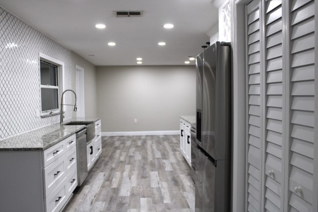 Building Photo - 208 S Lucille St