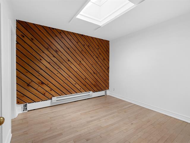 Photo du bâtiment - 2328 Rue Fleury E