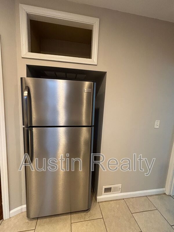 Foto del edificio - 7766 Gissler Ave