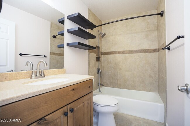 Foto del edificio - 9355 N 91st St