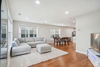 Building Photo - 2424 Lyndale Ave S