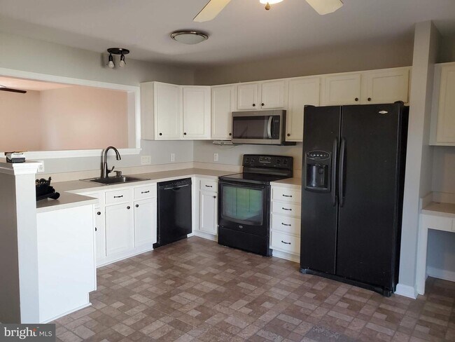 Building Photo - 557 Highland Towne Ln