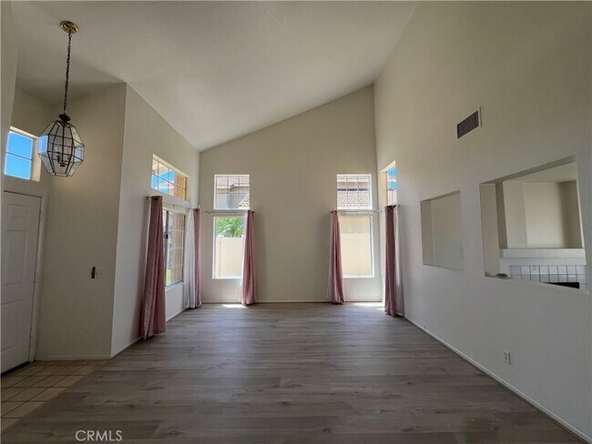 Foto del edificio - 9251 Middlefield Dr