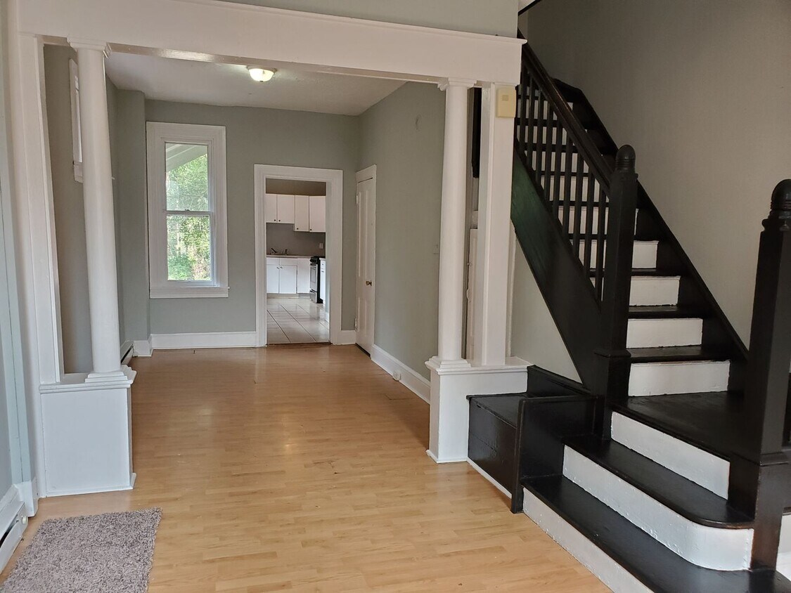 Primary Photo - 4 Bedroom 1.5 Bath Home in Lancaster City