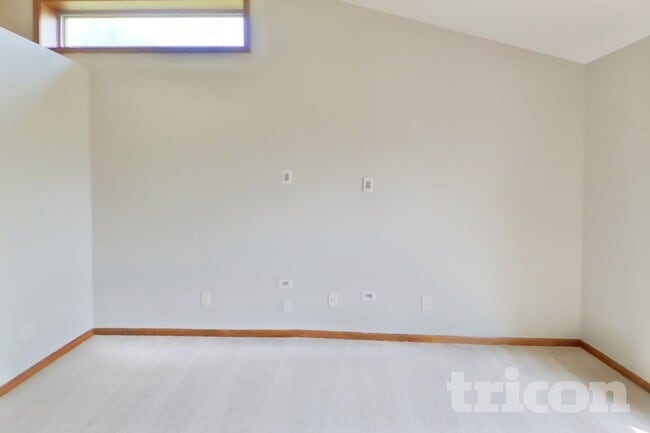Building Photo - 4367 87th St NE