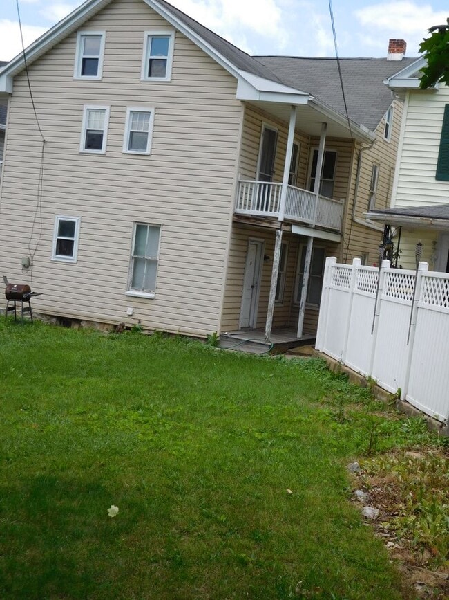 Building Photo - 147-149 N. Potomac Street