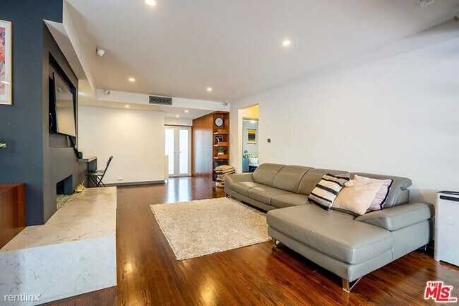 Foto del edificio - 3 br, 2 bath House - 4548 Farmdale Ave