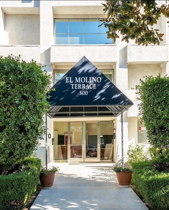 Foto del edificio - 300 N El Molino Ave