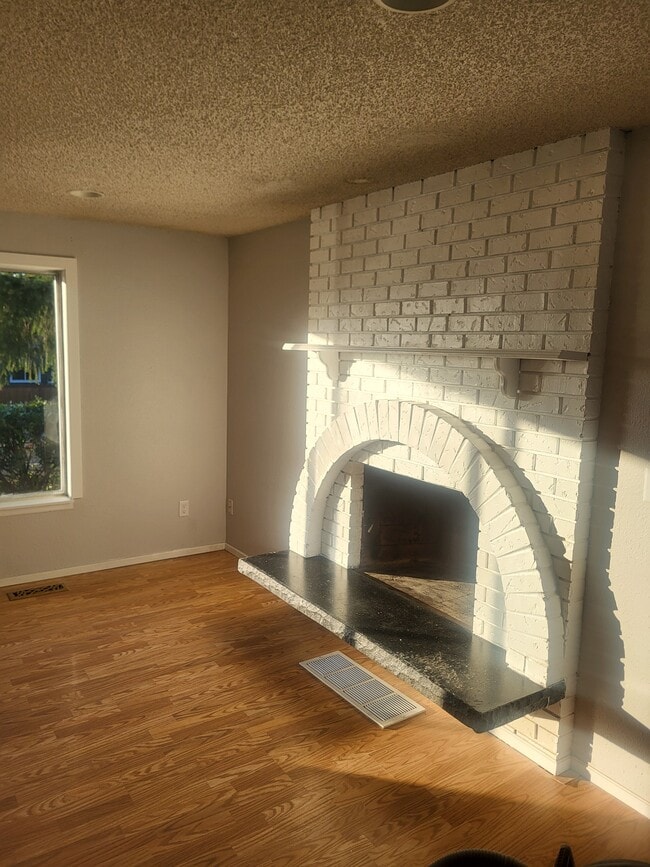 Building Photo - Rental