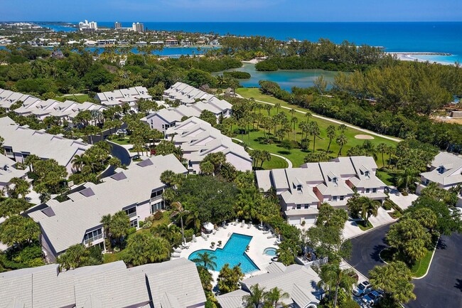 Building Photo - 3902 Fairway Dr S