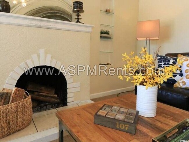 Building Photo - Millcreek 3 bed 1 bath cottage