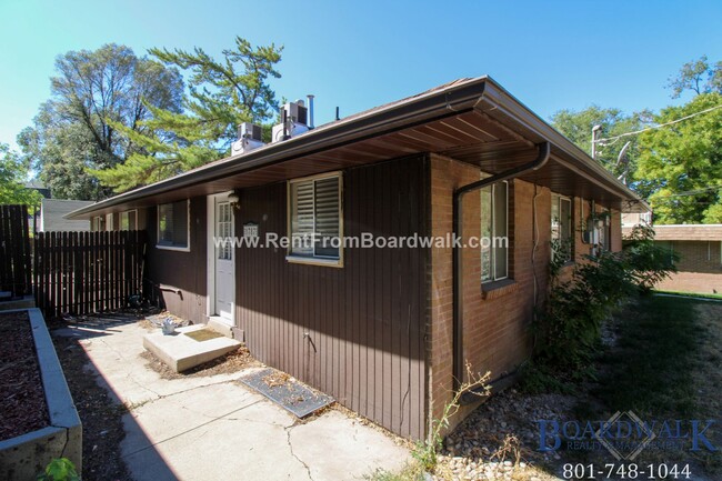 Building Photo - 1785 Lincoln Ln