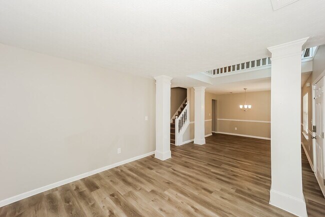 Foto del edificio - 4021 Castle Way Dr