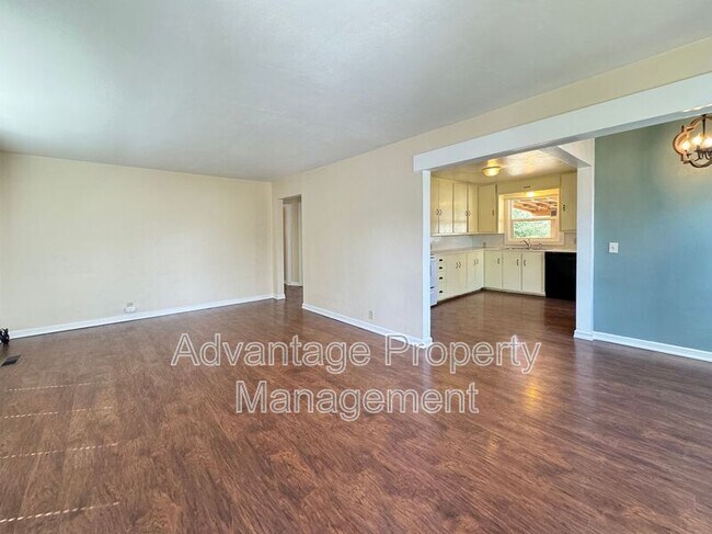 Foto del edificio - 2889 NW Gibson Hill Rd