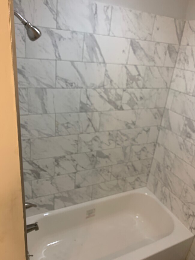 Foto del edificio - 8 Greenleaf Ct