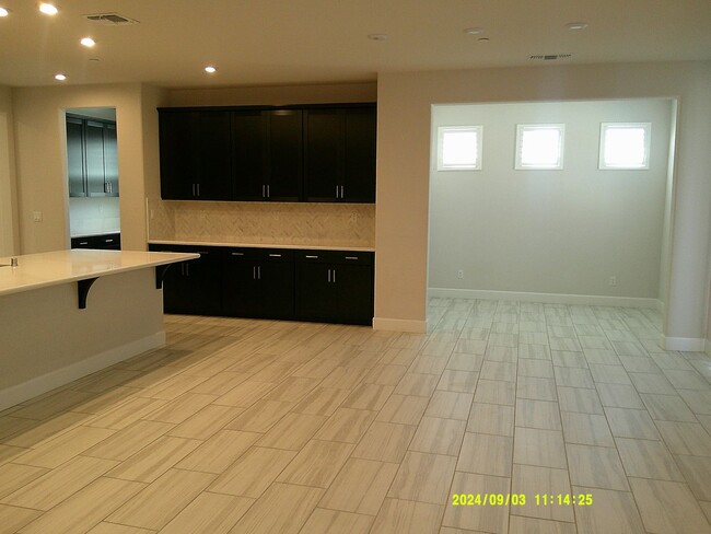 Foto del edificio - 700 Jasmine Ct