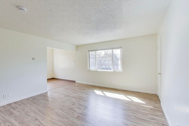 Foto del edificio - 5677 Hoffman Ct