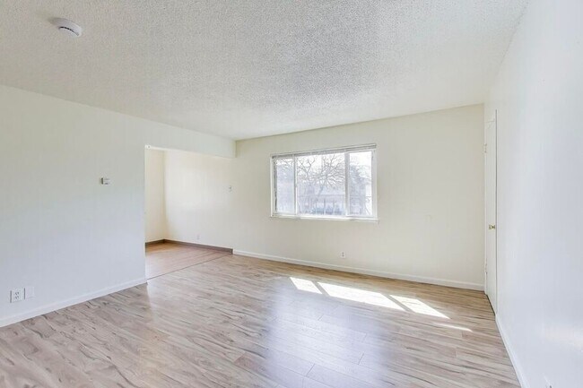 Building Photo - 5677 Hoffman Ct