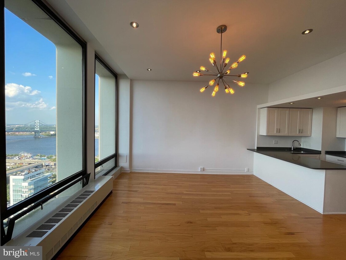 Primary Photo - 285 St James Pl