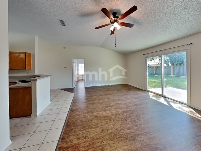 Building Photo - 3741 Woodbriar Dr