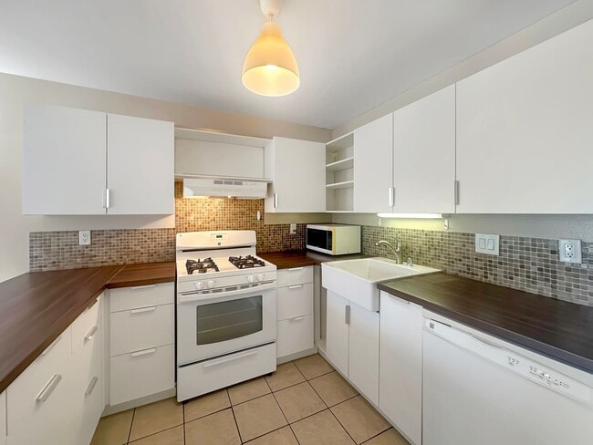 Building Photo - Charming 1BD/1BA Condo in Mission Valley W...