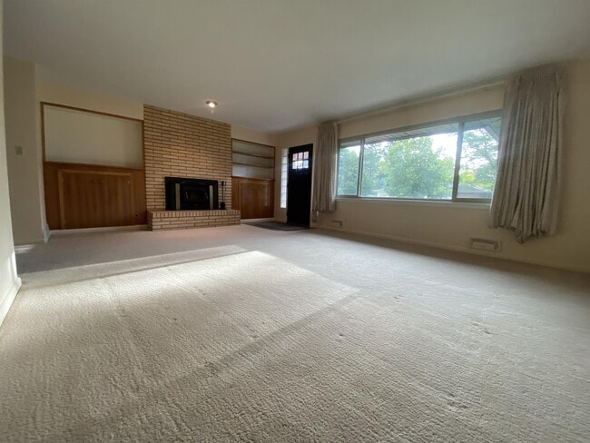 Building Photo - 1828 Beech Dr