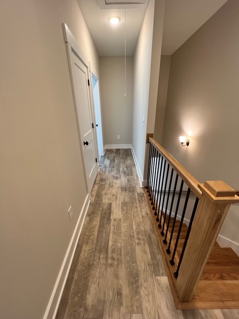 Upstairs hall leading to master bedroom - 817 Coles Ferry Pike