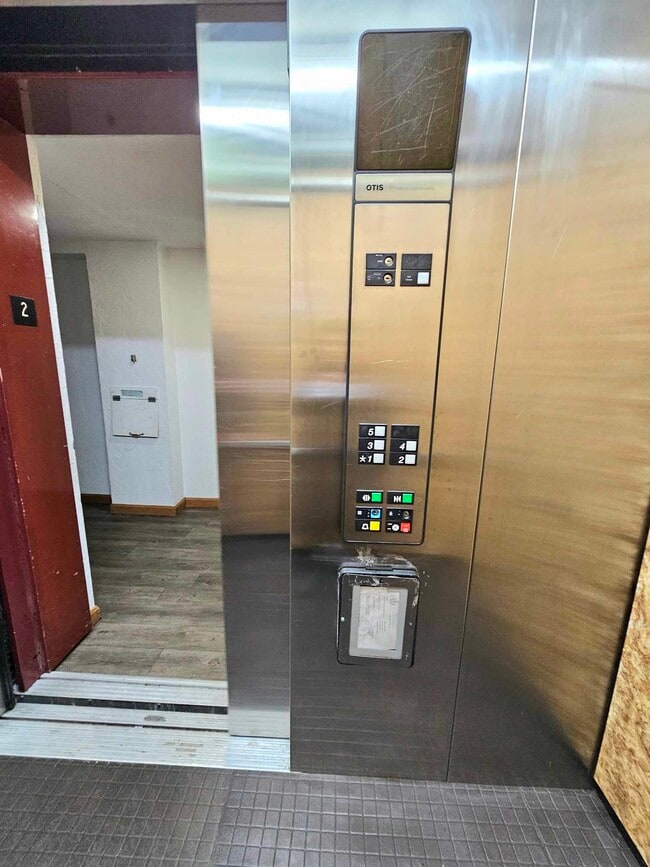 Building Photo - 77 Bennington St