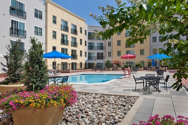 Piscina - Fenestra at The Square