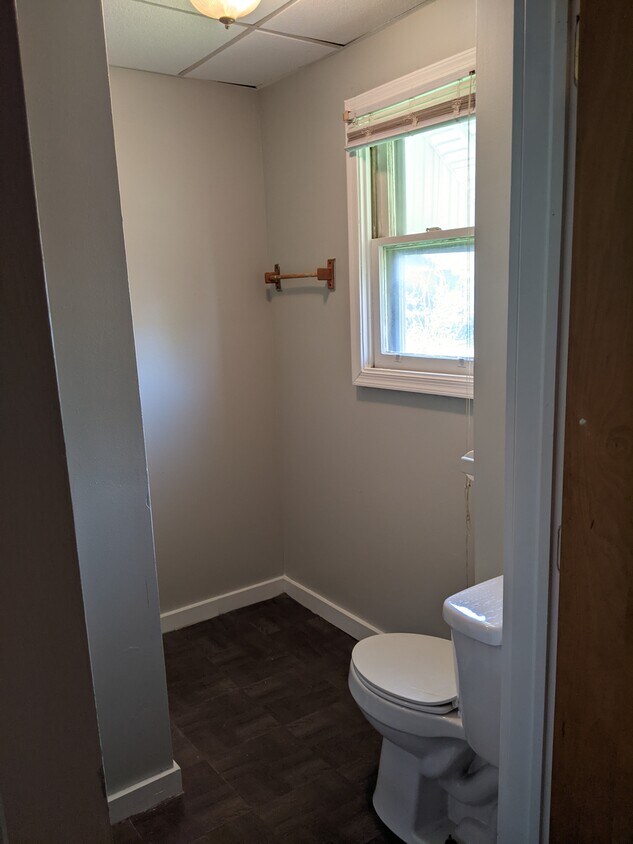 Bathroom - 1836 Clearview St